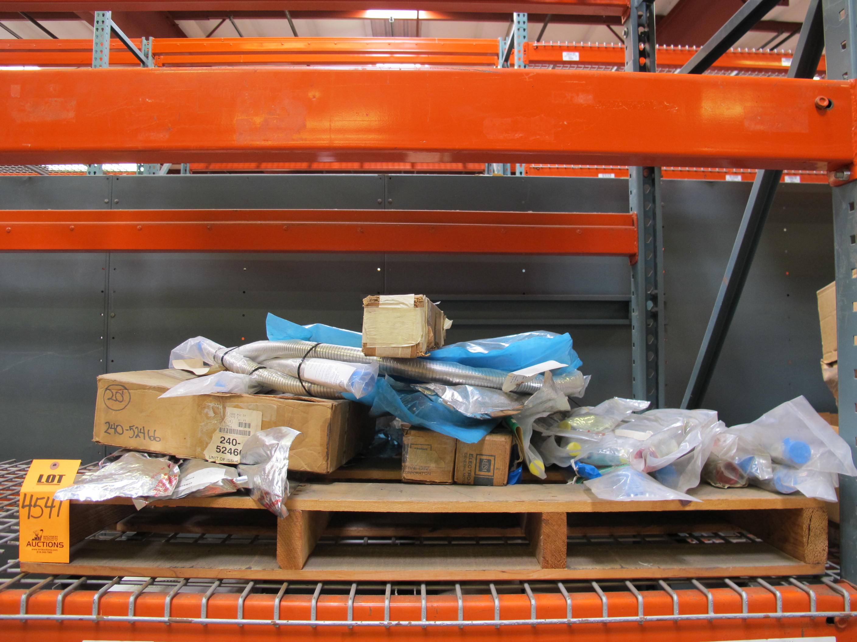 (1 PALLET) MISC. FLEXIBLE METAL HOSING OF VARYING SIZES, (1) LEAD, PIGTAIL TYPE. 96" LG, FLEXIBLE, FOR HYDROGEN STORAGE SYSTEM, ETC. LOADING & HANDLING FEE $15-4541